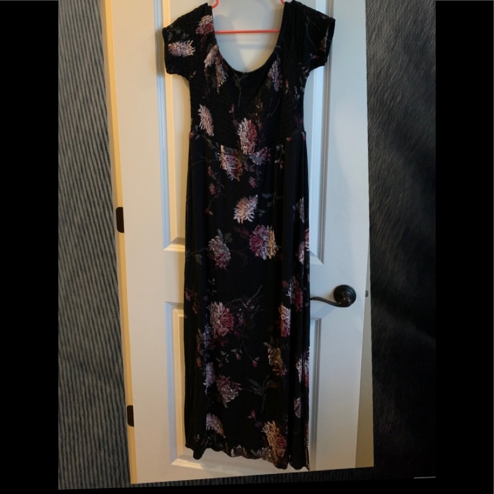 Maxi Off Shoulder Floral Dress - Perfect for any season!